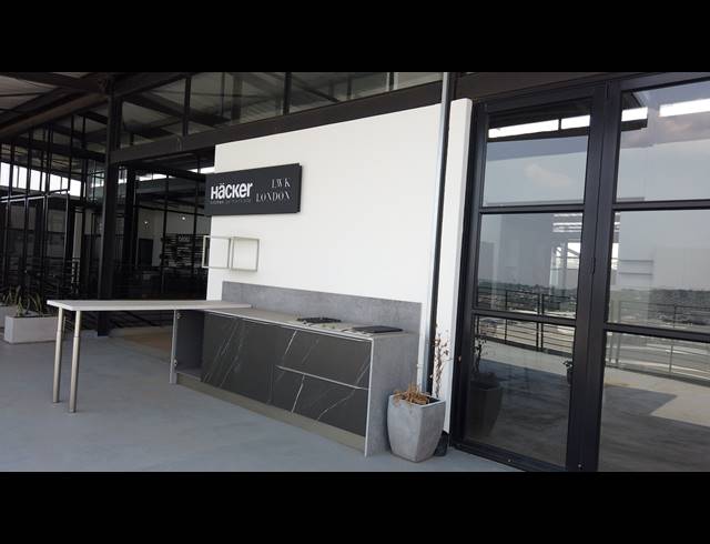 201M² SHOWROOM TO LET IN KRAMERVILLE